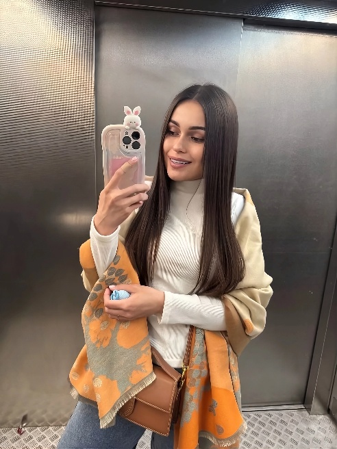 Привет меня зовут Лиза 💋🌸 буду рада видеть тебя у себя в гостях или могу приехать к тебе 😘 Я страстная молодая девушка с аппетитной фигур...