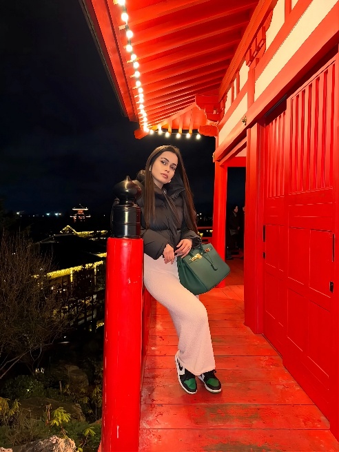 Привет меня зовут Лиза 💋🌸 буду рада видеть тебя у себя в гостях или могу приехать к тебе 😘 Я страстная молодая девушка с аппетитной фигур...
