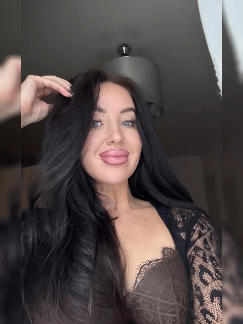 Привет всем , кто хочет  хорошо отдохнуть и получить настоящее удовольствие ❤

Меня зовут Ева 

Горячая развратная , эффектная брюнетка...