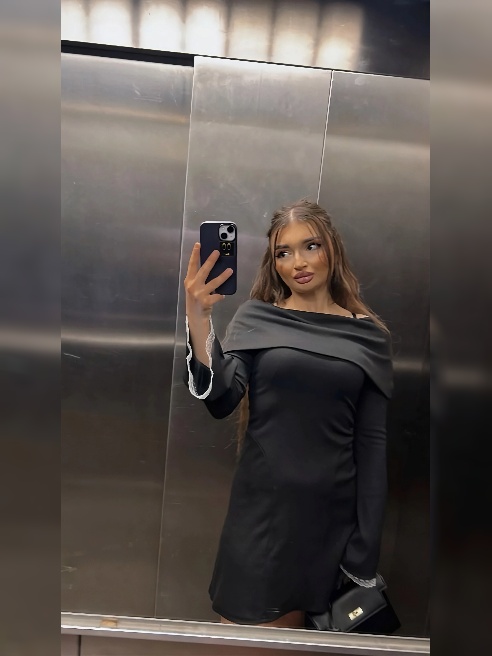 Я простая девчонка, впервые приехала в Москву, можешь мне ее показать, можем провести время вместе, люблю незаурядных и весёлых людей ❤️...