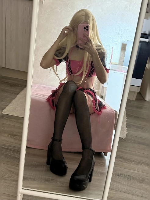Привет! 🖤

Я хорошенькая блондинка, у меня много пирсинга: на язычке и даже несколько в интимном месте (том самом? узнай лично!). Очень...