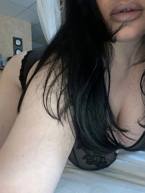 Ласковая и нежная кошечка 🥰Искренняя теплота и нежность , и незабываемый оргазм 🫦! Мои сочные формы возбудят тебя с порога 💎💎. Я очень с...
