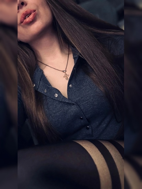 Фоты без ретуши!) предлагаю взаимовыгодную встречу😍

С удовольствием приглашу к себе, в уютную квартиру, без подруг, где будем только ты...