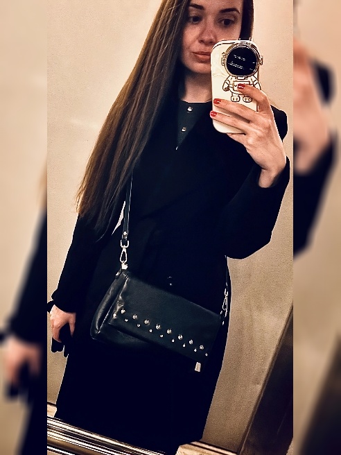 Фоты без ретуши!) предлагаю взаимовыгодную встречу😍

С удовольствием приглашу к себе, в уютную квартиру, без подруг, где будем только ты...