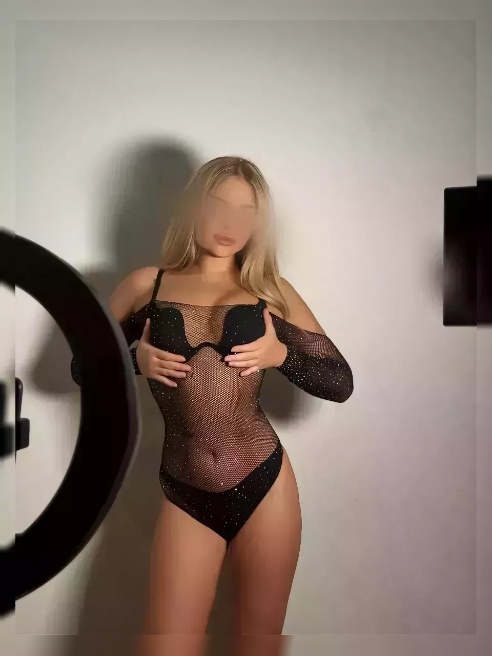Ласковая девочка без комплексов и сексуальных запретов 💋 (кроме насилия и откровенного унижения всех участников процесса).

Знаю своё тел...