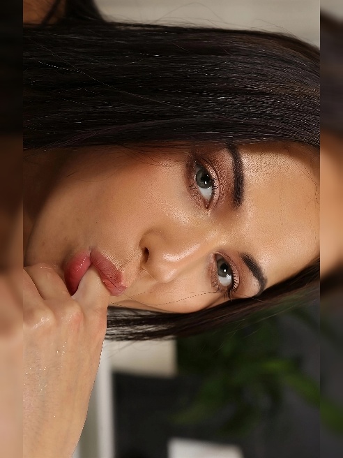 Привет! Я известная кинодива в жанре adult  Jessica Lincoln! У МЕНЯ УПРУГАЯ, НАКАЧАННАЯ ПОПКА и приятное, юное тело с бархатной кожей....