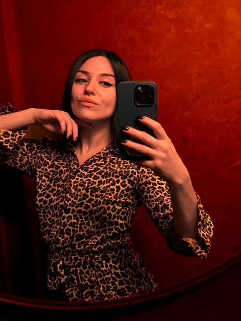 Привет! Я известная кинодива в жанре adult  Jessica Lincoln! У МЕНЯ УПРУГАЯ, НАКАЧАННАЯ ПОПКА и приятное, юное тело с бархатной кожей....