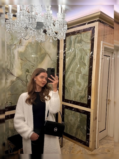 Я — твоя новая зависимость. Без предупреждений и шансов на спасение 😏 😈
Мягко затягиваю в свою реальность, где всё про страсть, энерги... Я — твоя новая зависимость. Без предупреждений и шансов на спасение 😏 😈
Мягко затягиваю в свою реальность, где всё про страсть, энерги...