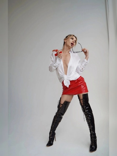 Соскучилась по вкусному и страстному 😈💋🍓💦👅

Удовольствию во всех его проявлениях.

Когда страстно , глубоко , нежно и жестко…

Есть о...