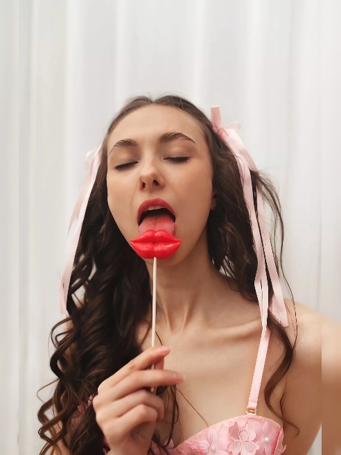 Здравствуй,мой дорогой мужчина 💋

Я твоя нежная и страстная девочка) 

Игривая, инициативная и разговорчивая, порадую не только физически...