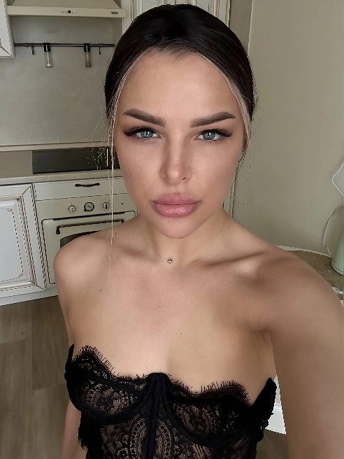 🍸 Я — изысканный коктейль, страсть и похоть которого главные ингредиенты! ✨ Не смотря на свой юный возраст, имею большой опыт в съёмках ф...