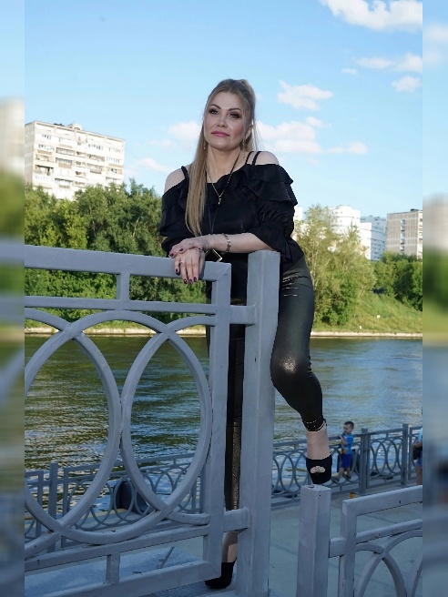 ИНДИвидуально!!!!!!  Приеду в гости или отель, сама за рулем (Москва, выезд в МО и другие области, а также за границу,- по договоренности...