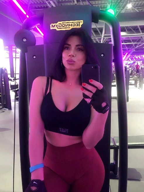 Лёгкая на подъем 🥰

Веселая, спортивная,поддержу любой разговор ! ❤ Соответствую на 💯 своим фото.Без тату,вся натуральная,без животных....