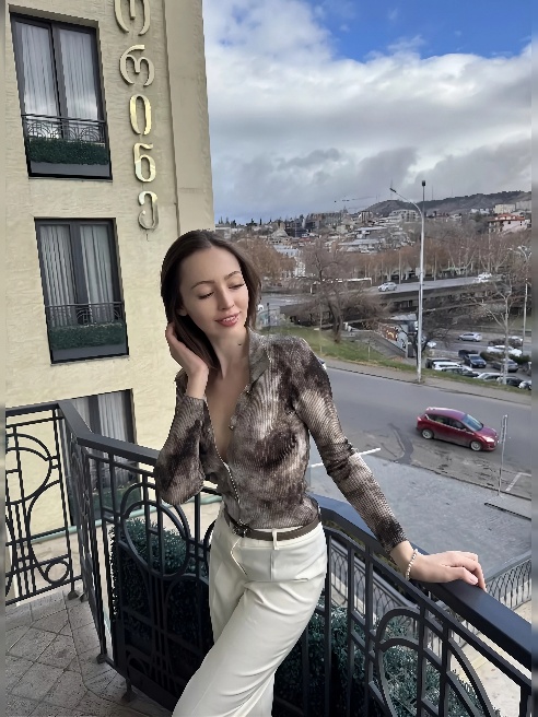 Осторожно! Можно влюбиться! 

Доброго времени суток, прекрасный мужчина 💋

Есть 7 чудес света,  я - номер 8✨

Меня зовут Алеся :)

Всегда...