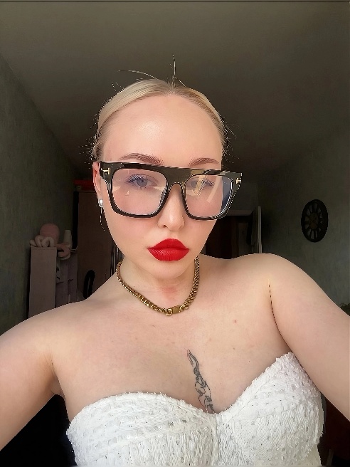 Мур, милый! 😘 Меня зовут Эмма, и я здесь, чтобы подарить тебе жаркое приключение, которое ты не забудешь! Готова устроить тебе вечер полн...