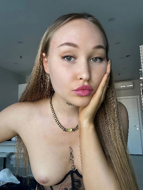 Мур, милый! 😘 Меня зовут Эмма, и я здесь, чтобы подарить тебе жаркое приключение, которое ты не забудешь! Готова устроить тебе вечер полн...