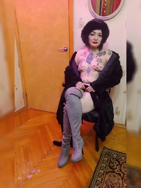 Важно , читай анкету внимательно ,прежде ,чем беспокоить !Татуированная и пирсингованная ,ухоженная брюнетка ,горячая и сексуальная ! Все... Важно , читай анкету внимательно ,прежде ,чем беспокоить !Татуированная и пирсингованная ,ухоженная брюнетка ,горячая и сексуальная ! Все...