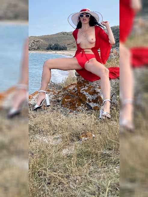 Страстная сексуальная кошечка, горяча от природы..

Я буду с Тобой нежной и ласковой, игривой и развратной..

Я Свитч..

Фото без ретуши....