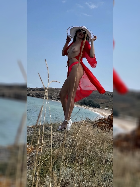 Страстная сексуальная кошечка, горяча от природы..

Я буду с Тобой нежной и ласковой, игривой и развратной..

Я Свитч..

Фото без ретуши....