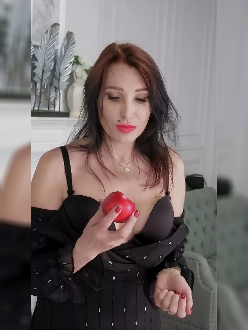 Страстная сексуальная кошечка, горяча от природы..

Я буду с Тобой нежной и ласковой, игривой и развратной..

Я Свитч..

Фото без ретуши....