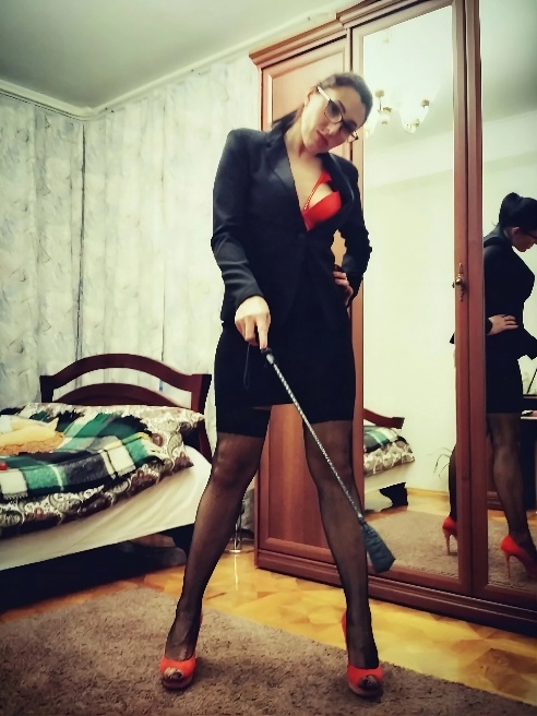 Страстная сексуальная кошечка, горяча от природы..

Я буду с Тобой нежной и ласковой, игривой и развратной..

Я Свитч..

Фото без ретуши....