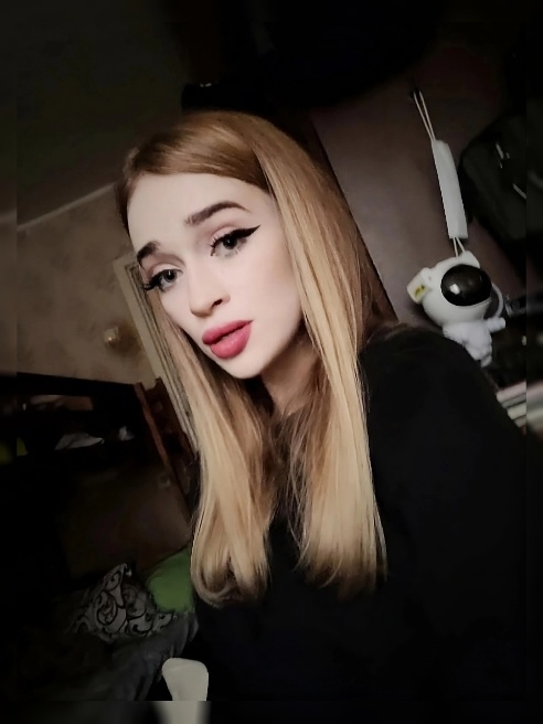 Я — Юнона, блондинка, чьи формы сводят с ума 🧡 У меня натуральная грудь четвёртого размера, стройные ножки и гибкое тело, которое любит в...
