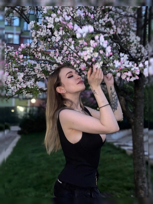 Я — Юнона, блондинка, чьи формы сводят с ума 🧡 У меня натуральная грудь четвёртого размера, стройные ножки и гибкое тело, которое любит в...