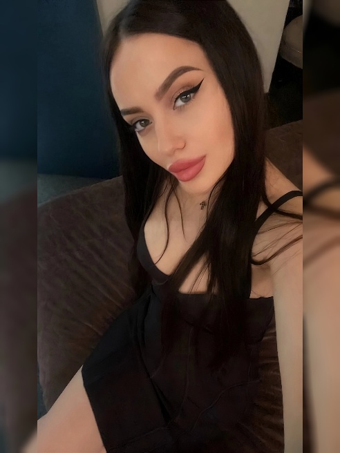 Я чувствую, как ты ловишь каждое моё движение, изучаешь меня взглядом, который обжигает сильнее, чем любое прикосновение. 🔥

Я не торопл...