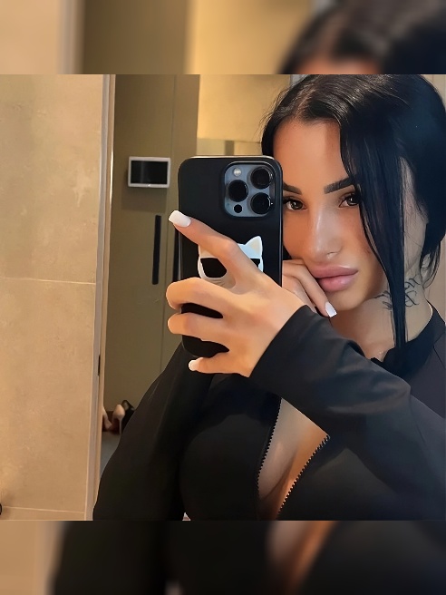 ПРИВЕТ  !!





 🖤Девушка  с красивыми татуировками. Приятная                       коммуникабельная . . 

 🖤Встречаюсь в своих апартамен...