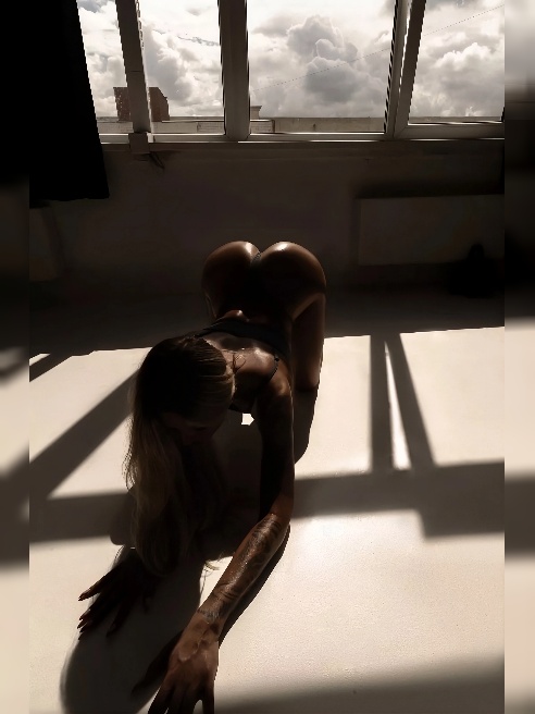 Привет, я Соня Рай -  ласковая кошечка из твоих фантазий 🥰 изгибы моего тела тебя точно покорят. Я активно занимаюсь танцами, могу устр...