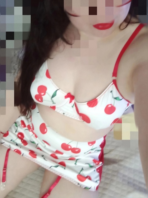Есть видео 89935950881!Здравствуйте посетители моей мааленькой странички на этом боольшом сайте),фото любительские )услуги прям щас нету...