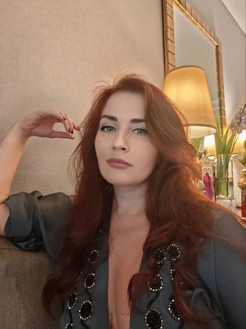 Смотрите моё видео здесь, чтобы иметь полное представление обо мне. У меня зелёные глаза, рыжие волосы,знак зодиака Скорпион ( день рожде... Смотрите моё видео здесь, чтобы иметь полное представление обо мне. У меня зелёные глаза, рыжие волосы,знак зодиака Скорпион ( день рожде...