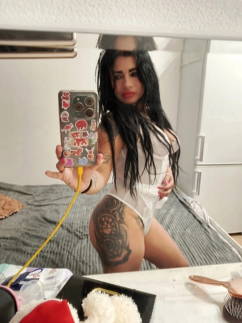 Soy una chica apasionada y deliciosamente sexi y gentil que espera a un caballeros que sepa tratar a las damas y logre salir con la mayor... Soy una chica apasionada y deliciosamente sexi y gentil que espera a un caballeros que sepa tratar a las damas y logre salir con la mayor...