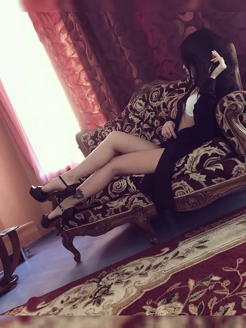 Горячая, молодая и сексуальная, Кристина! Только начинаю знакомство со сферой! Приезжай! Будет горячо) 