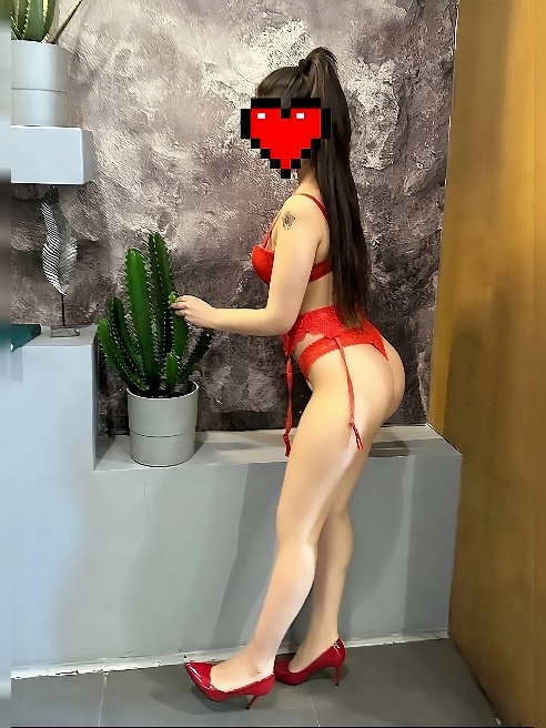Горячая брюнетка украсит твой досуг. Не салон! 💋💋💋💋😘😘

