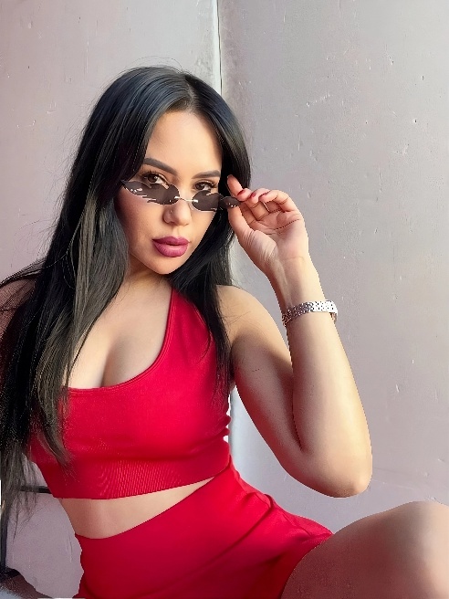 Я так сильно хочу тебя, что это сводит меня с ума. 🔥👅 Мои горячие поцелуи и смелые прикосновения будут доводить тебя до предела. Я буду д...