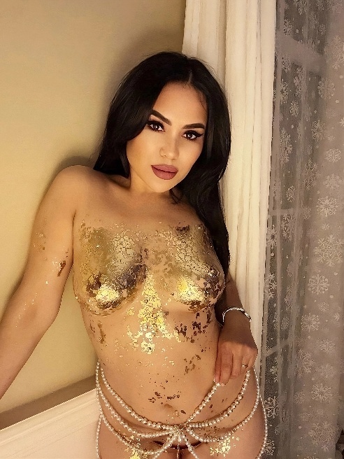 Я так сильно хочу тебя, что это сводит меня с ума. 🔥👅 Мои горячие поцелуи и смелые прикосновения будут доводить тебя до предела. Я буду д...