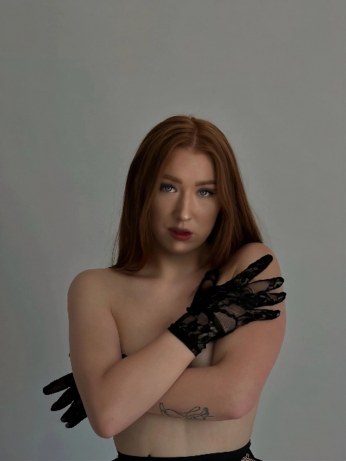 Привет, дорогой! 🌹 Меня зовут Арина, и я здесь, чтобы подарить тебе нечто особенное. Я создана для того, чтобы превратить обычный вечер в...
