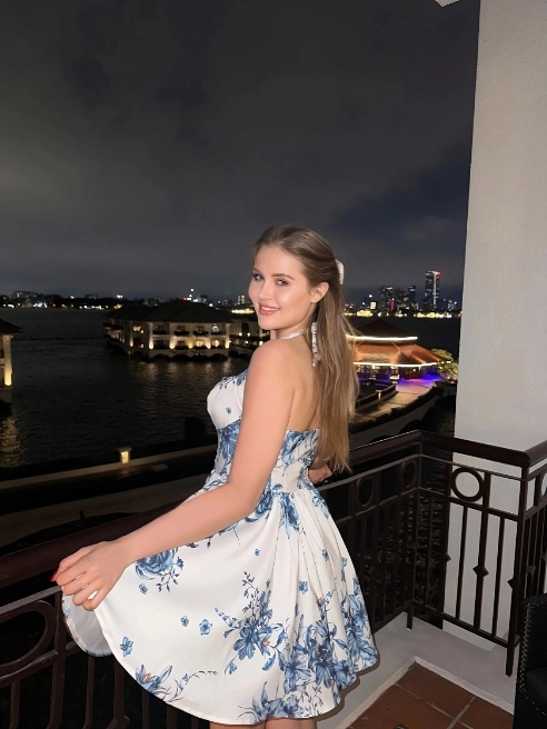 Приветствую тебя, мой дорогой гость

❤🔥Меня зовут София, мне 22 — и я здесь не просто так. Я — искусство желания, облечённое в соблазнит...