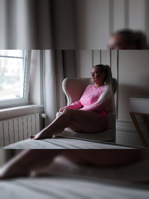 Со мной вы найдете только позитивные эмоции и яркие впечатления. Я стремлюсь сделать каждую нашу встречу особенной, наполненной страстью...