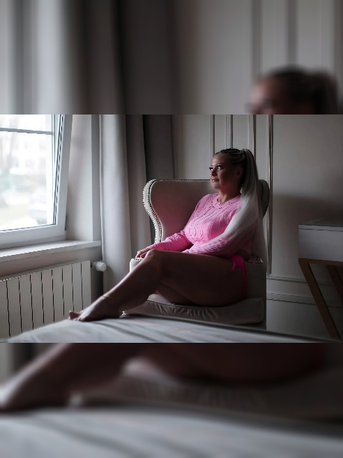 Со мной вы найдете только позитивные эмоции и яркие впечатления. Я стремлюсь сделать каждую нашу встречу особенной, наполненной страстью...