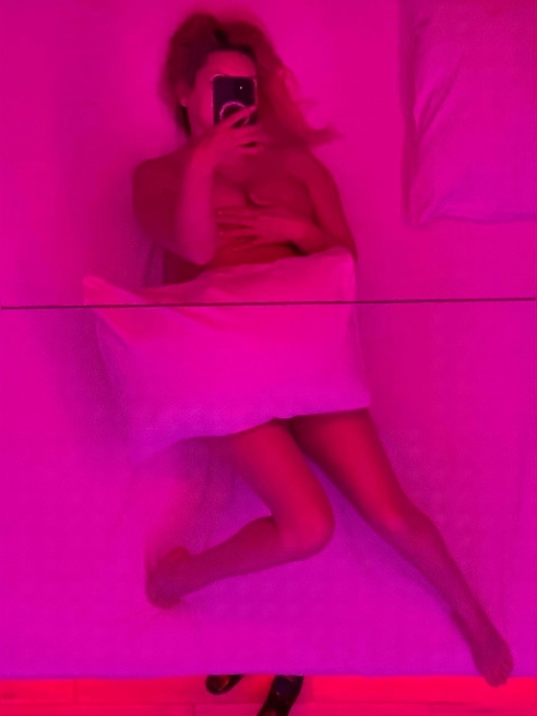 Зови в гости 💋 отвечаю сама, диспетчера нет, подружки и игрушки есть ))) Зови в гости 💋 отвечаю сама, диспетчера нет, подружки и игрушки есть )))