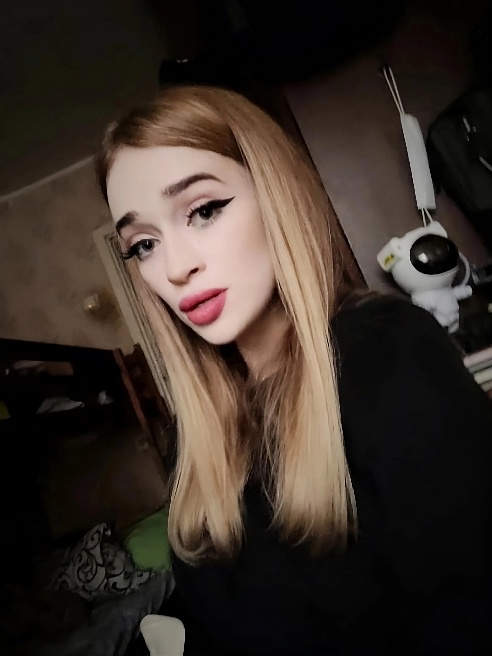 Всем привет!!! Меня зовут Юнона, горячая и ненасытная кошечка с натуральными сиськами 4-го размера и упругой попкой  🧡 🧡 🧡
