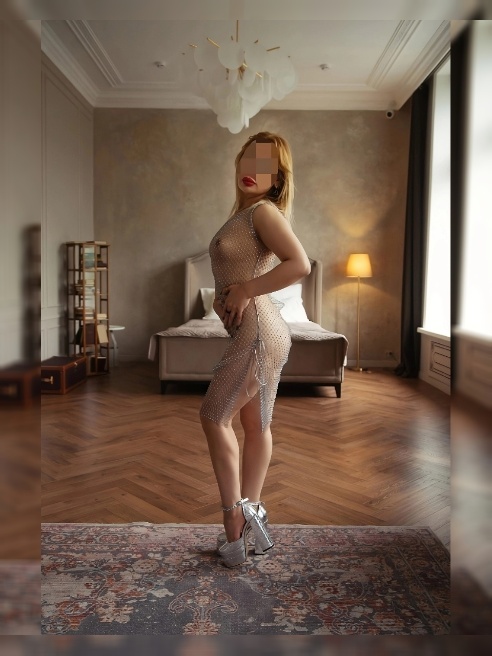 Супер обаятельная.🤩 и страстно горячая 🔥дама. Приглашаю в свои апартаменты мужчину, ищущего хороший отдых. С радостью окружу заботой и ла...