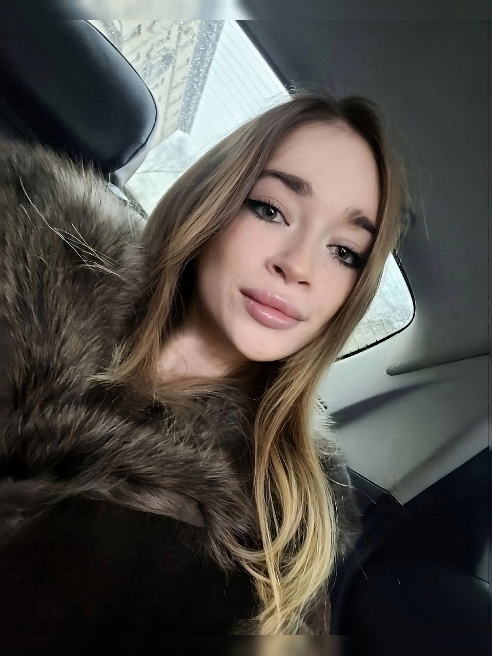 Я — Юнона, блондинка, чьи формы сводят с ума 🧡 У меня натуральная грудь четвёртого размера, стройные ножки и гибкое тело, которое любит в...