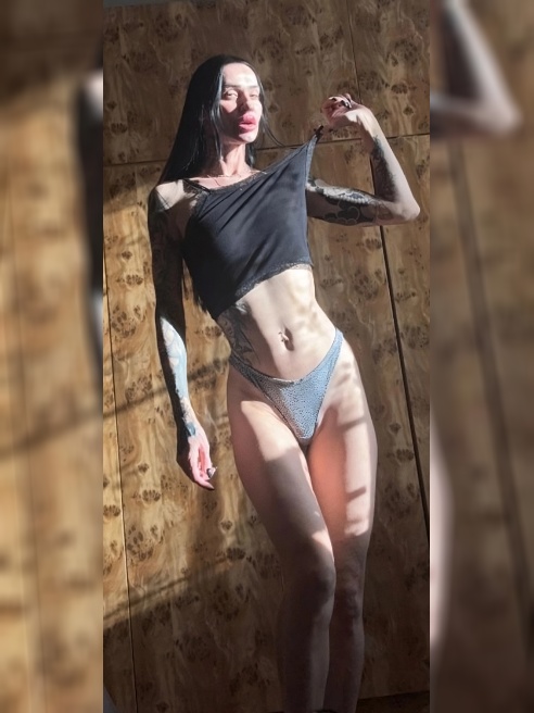 Привет) Я Лера) жду в гости обаятельного,порядочного ,доброго мужчину))) Море внимания ,любви с полной отдачей гарантирую🥰🥰🥰