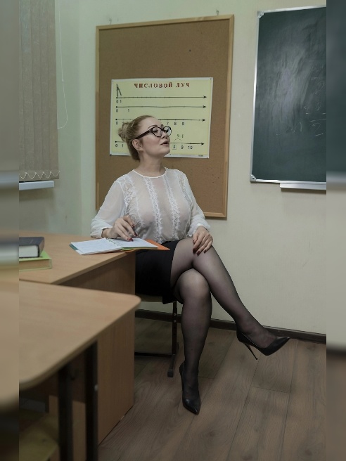 НАСТОЯЩАЯ УЧИЛКА, Алëна Юрьевна, ждëт в гости ученика, который снова не выучил урок.😊



Ответственно и индивидуально подхожу к каждому...