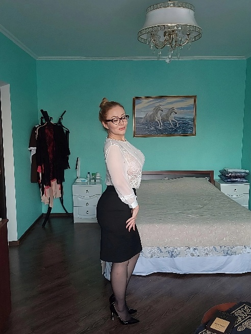 НАСТОЯЩАЯ УЧИЛКА, Алëна Юрьевна, ждëт в гости ученика, который снова не выучил урок.😊



Ответственно и индивидуально подхожу к каждому...