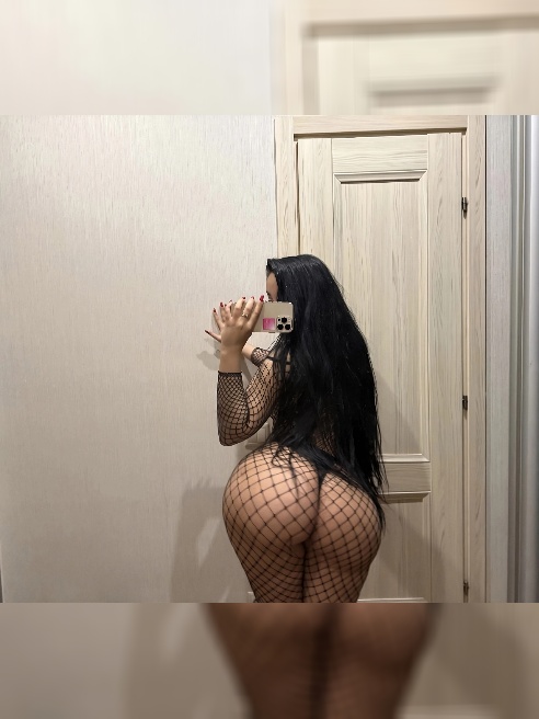 Привет, сладкий! 💋 Я - Альбина Братц, жгучая брюнетка с идеальной фигурой, пышной грудью, упругим телом💪🏽 и горящими страстью глазами!😍...