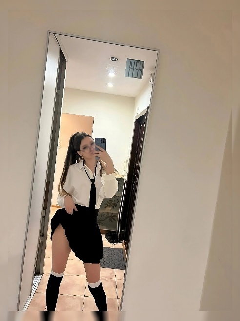 💕💕Школьница-непослушница🍑 💕почти ВСЕ ВКЛЮЧЕНО✅ 🏡Родители уехали на дачу, дома никого 😏💦



Домашка не сделана, но настроение отличное🍌🚫...
